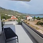 Family Friendly House With A Swimming Pool Seline - Paklenica - 23560