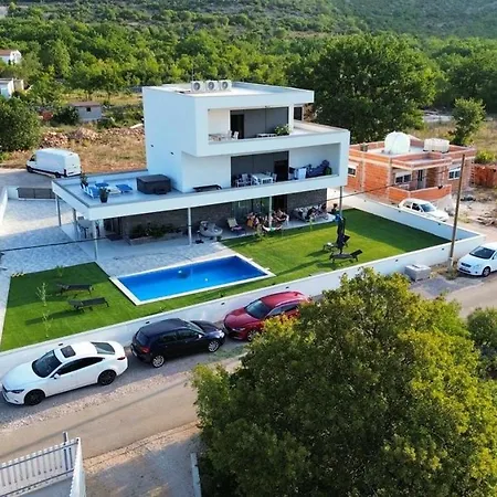 Casa de Férias Family Friendly House With A Swimming Pool Seline, Paklenica - 23560 Starigrad Paklenica